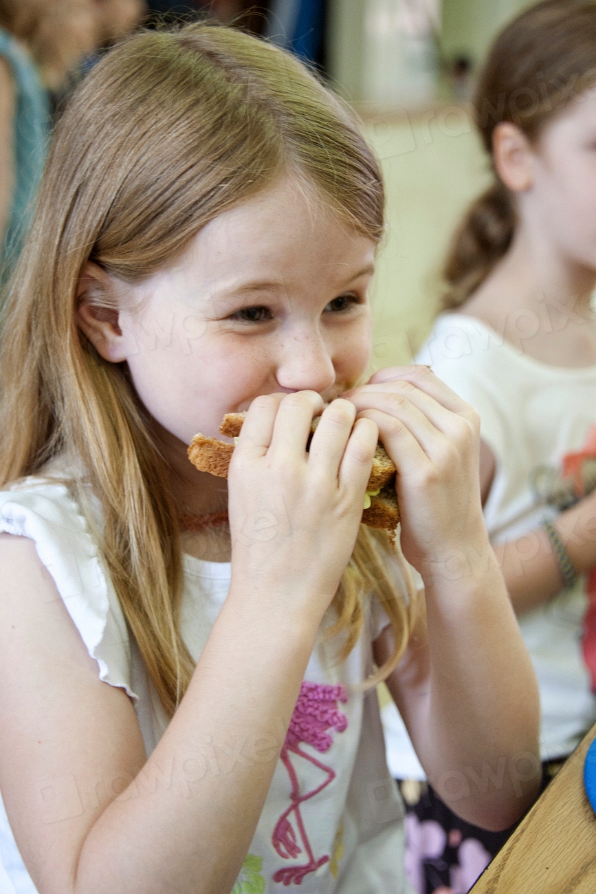 The Cultural Impact of Shared Food Experiences (image credits: rawpixel)