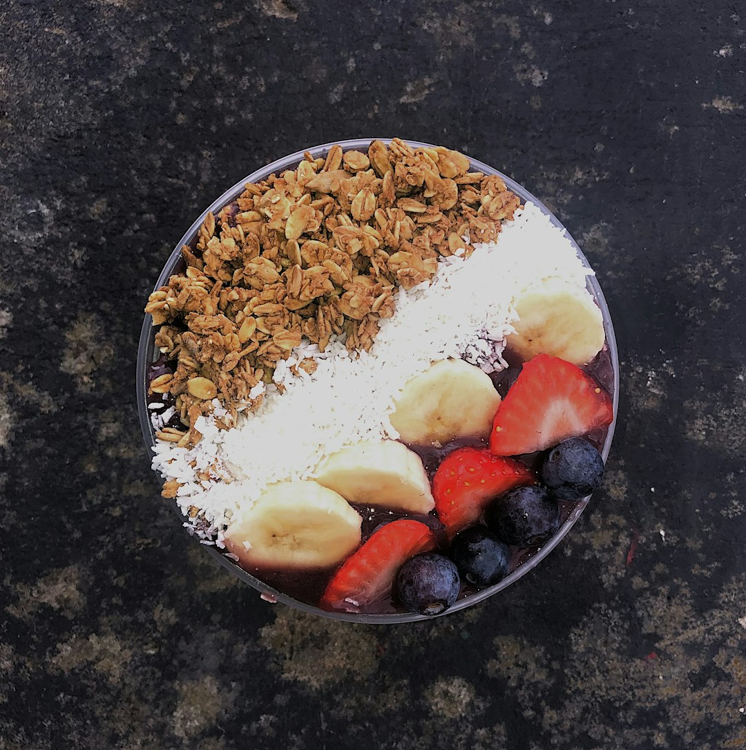Acai Bowl with Fresh Berries (image credits: unsplash)