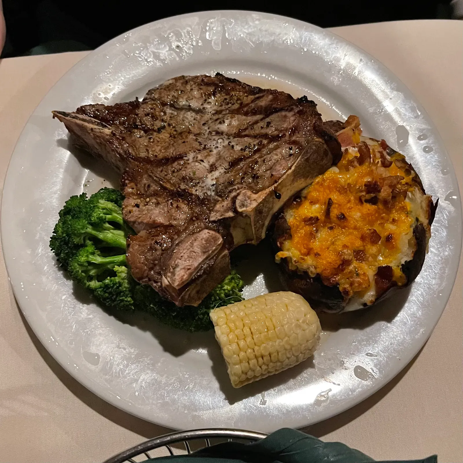 Side Dishes Are Where Steakhouses Really Get You (Image Credits: Wikimedia)