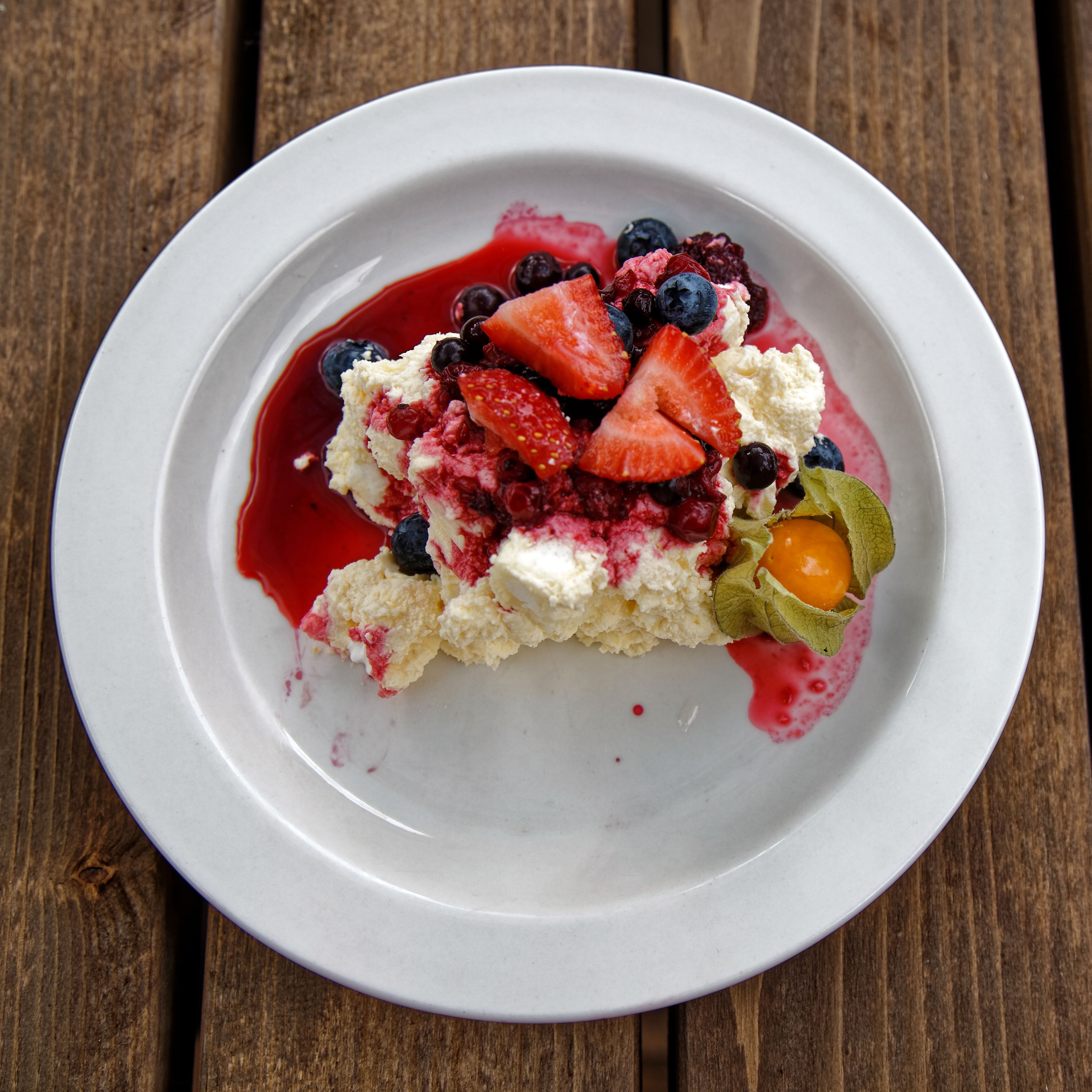 When Dropped Desserts Become Legendary (image credits: wikimedia)