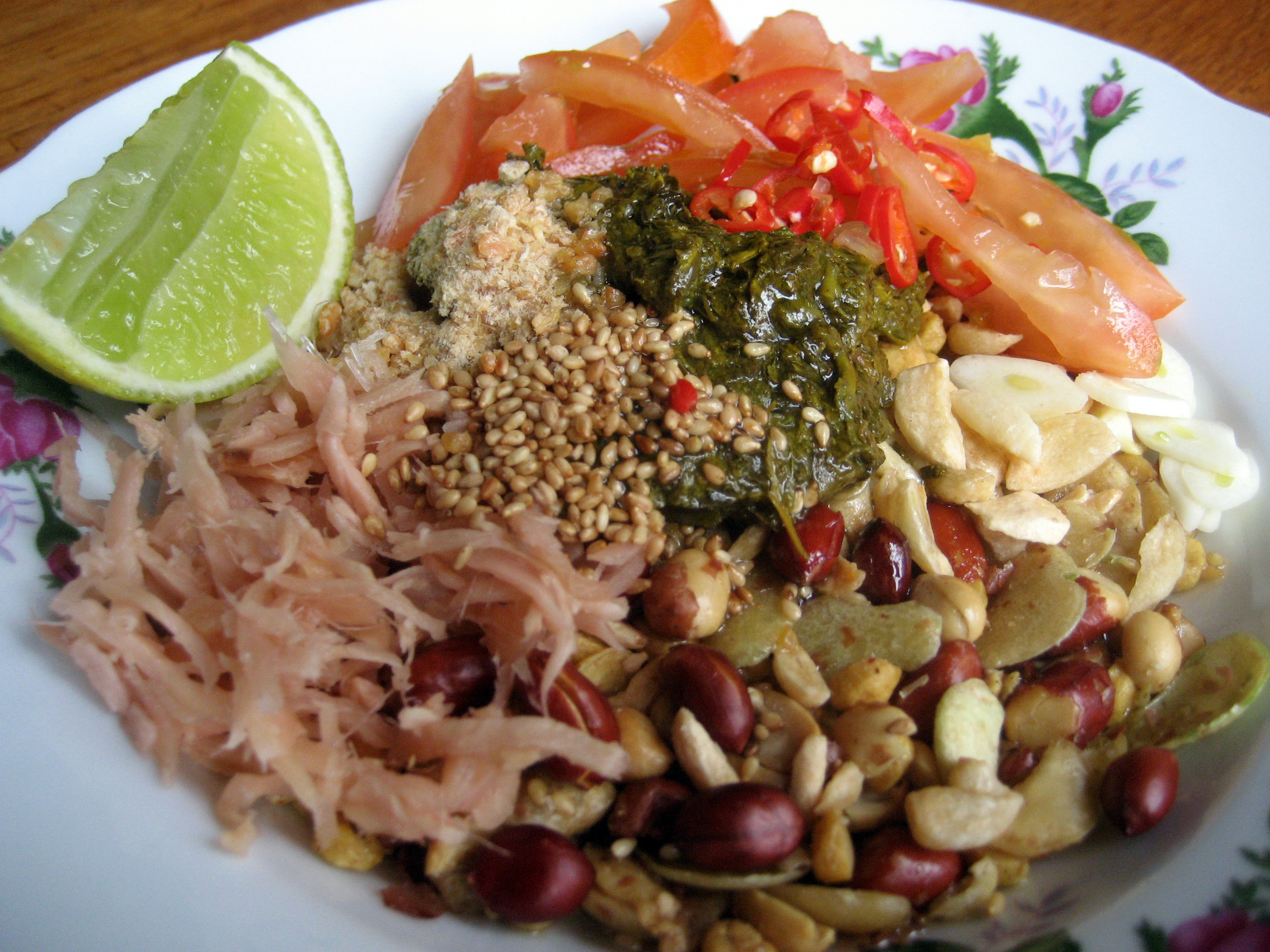 Myanmar's Tea Leaf Salad: The Ultimate Culinary Tea (Image Credits: Wikimedia)