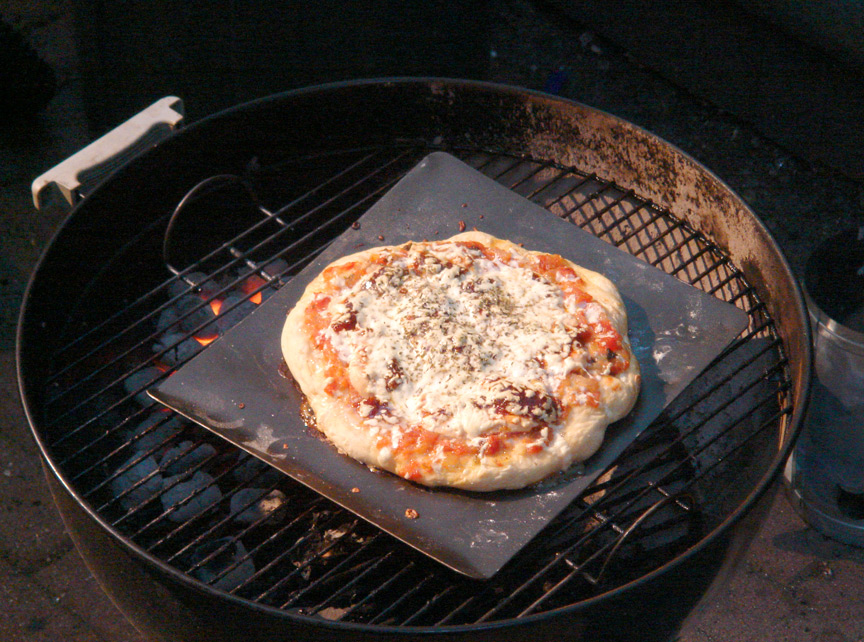 Pizza Dough Loves the Grill More Than the Oven (image credits: wikimedia)