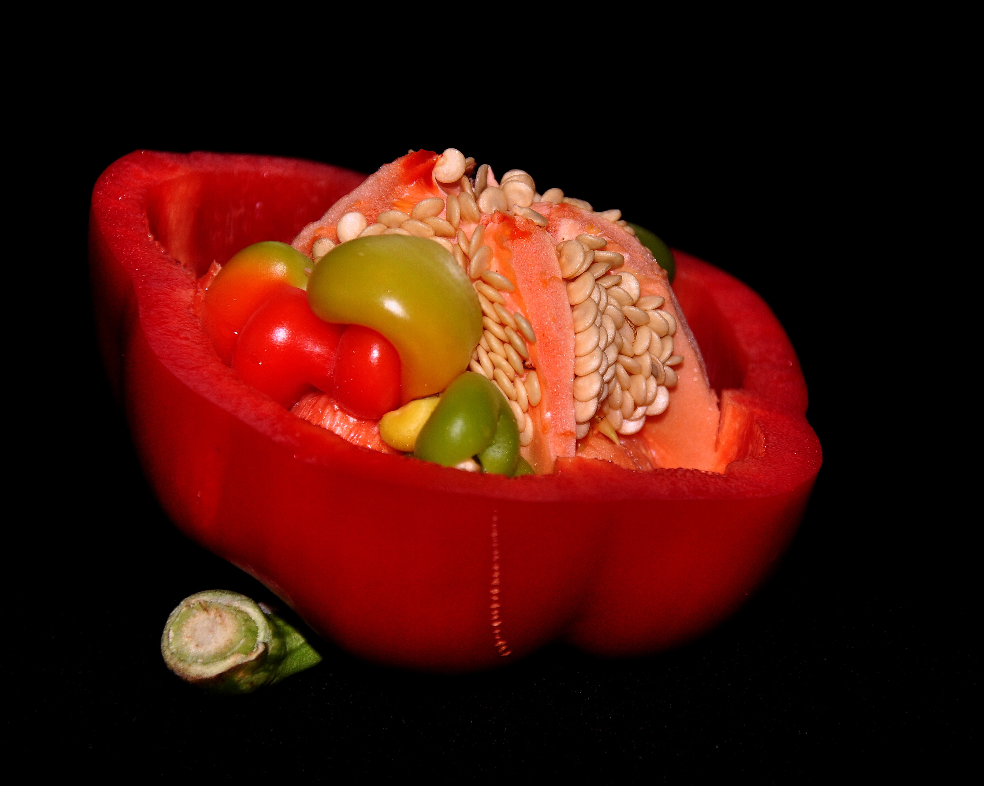 1. Red Bell Peppers: The Vitamin C Powerhouse (image credits: wikimedia)