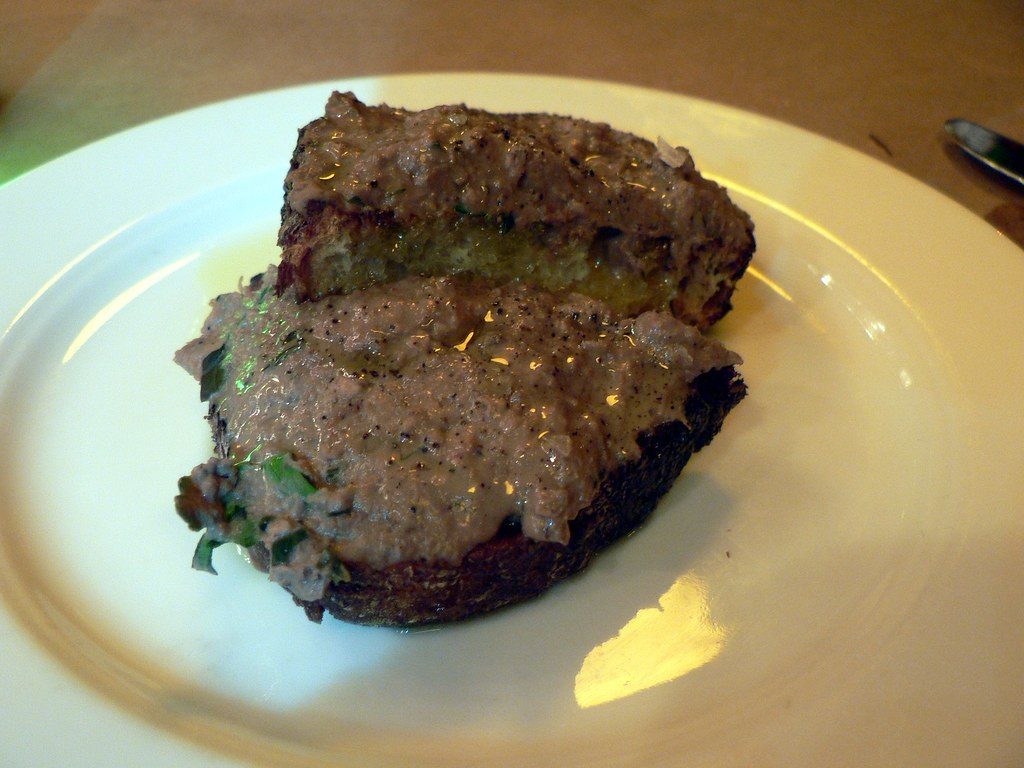 Chicken Liver Pâté: Spreadable Nutrition Your Grandmother Understood (Image Credits: Flickr)