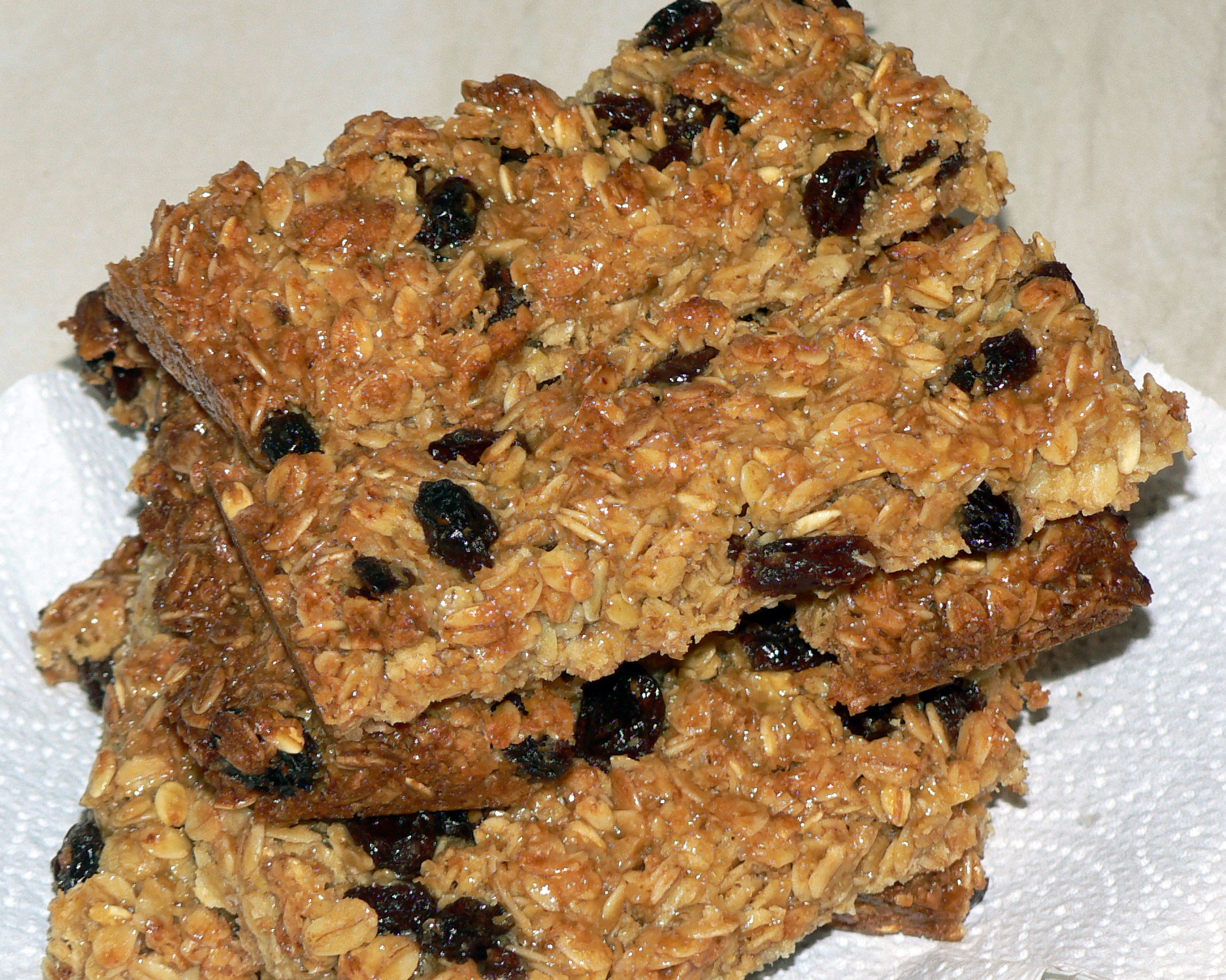 Granola Bars: The Deceptive Snack (image credits: wikimedia)