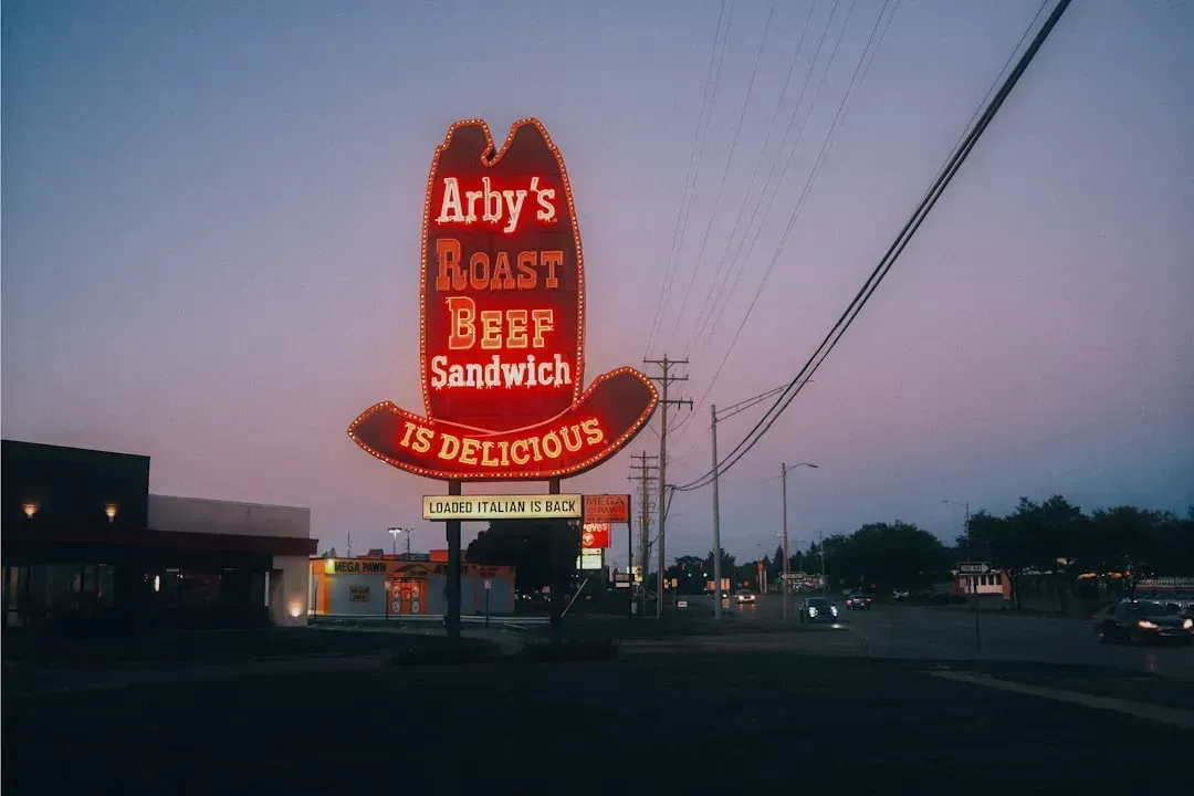 When Chain Restaurants Try to Steal Regional Sandwich Thunder (Image Credits: Unsplash)