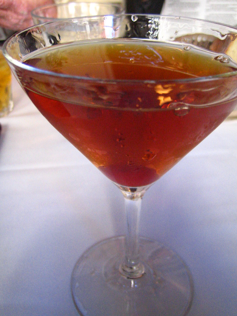 The Manhattan: Whiskey Sophistication at Its Peak (image credits: flickr)