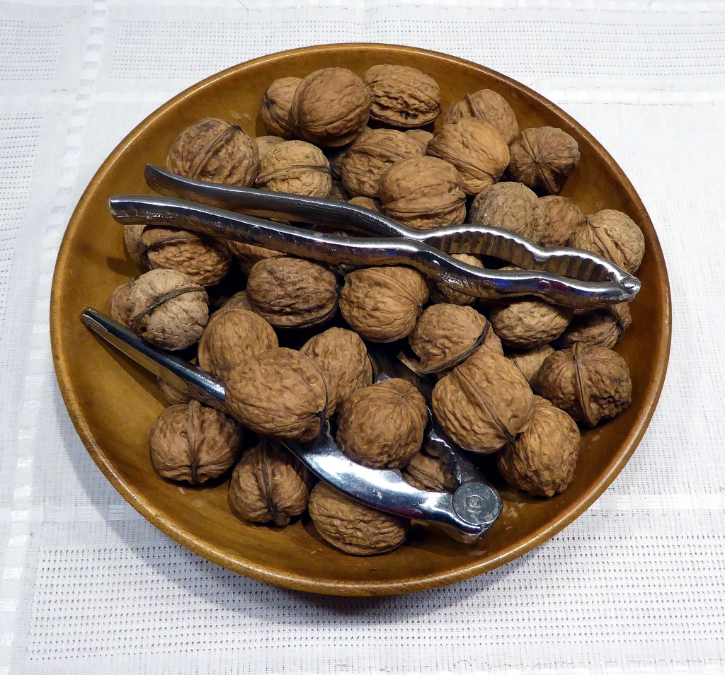 Nuts (image credits: rawpixel)