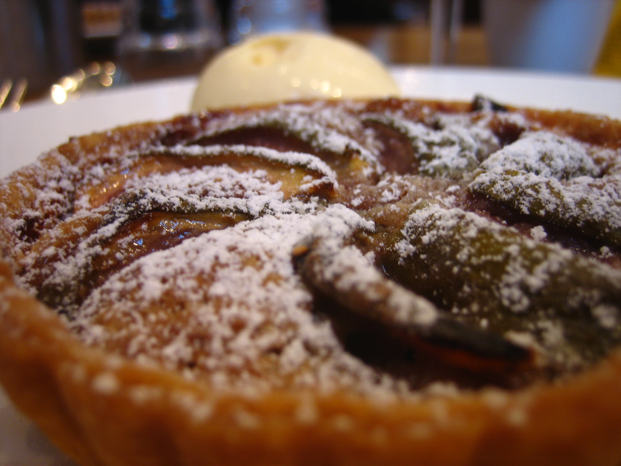 9. Fig and Walnut Tart (image credits: wikimedia)