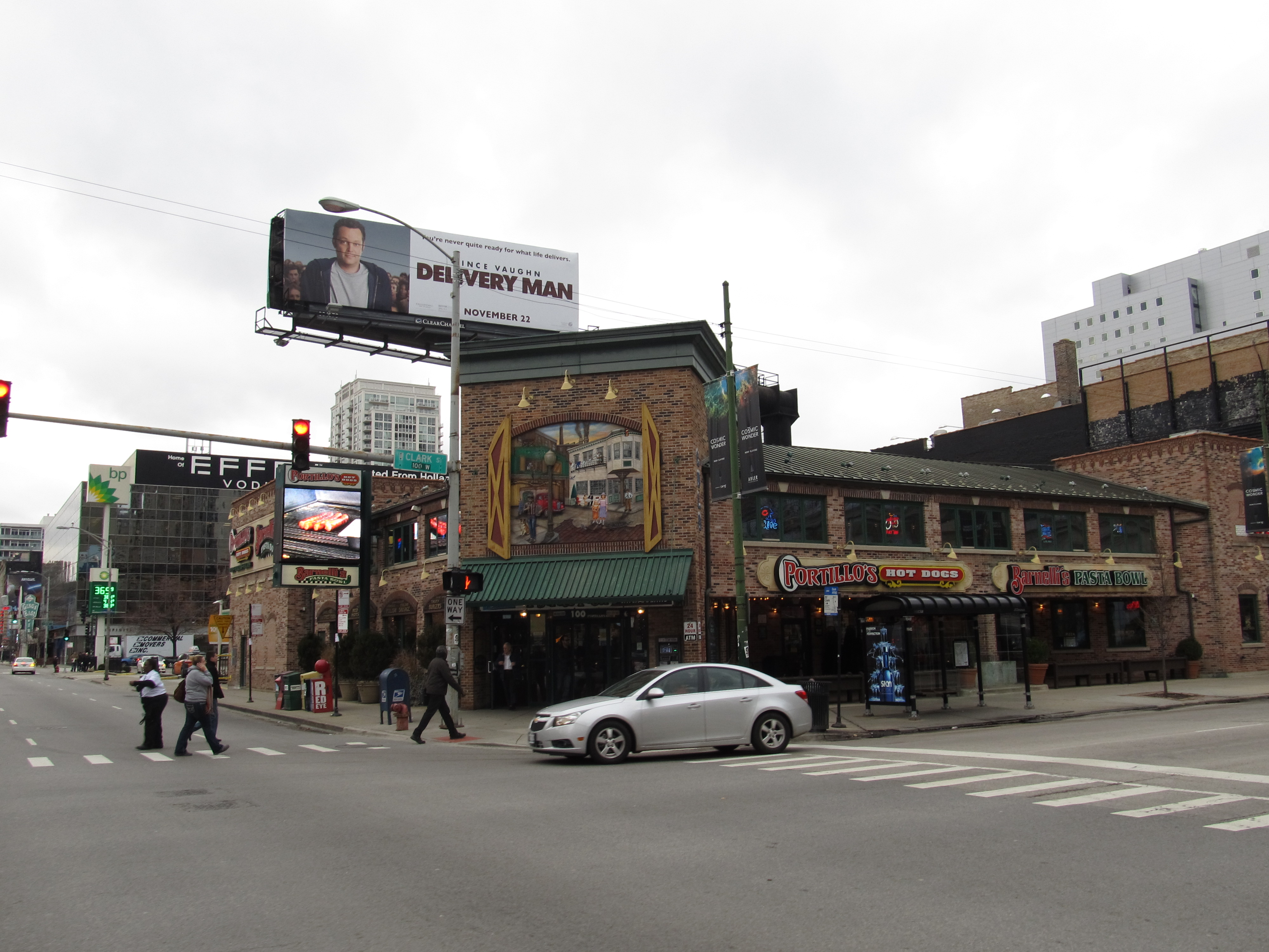 Portillo's: Chicago's Italian Beef Ambassador Goes National (image credits: Portillo's Hot Dogs, Chicago, Illinois, CC BY-SA 2.0, https://commons.wikimedia.org/w/index.php?curid=56731566)