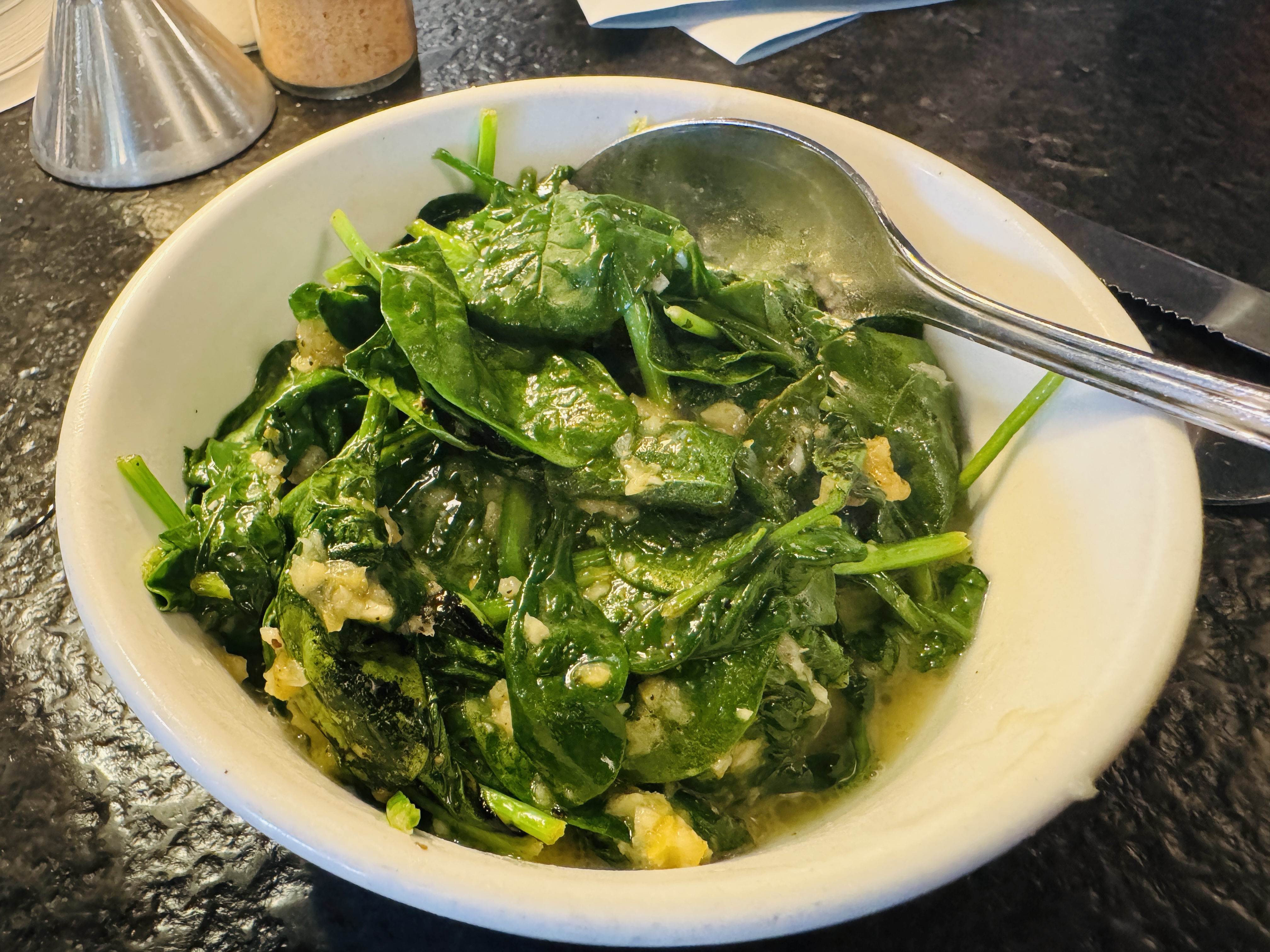 Spinach: Iron and Folate for Follicle Health (image credits: wikimedia)