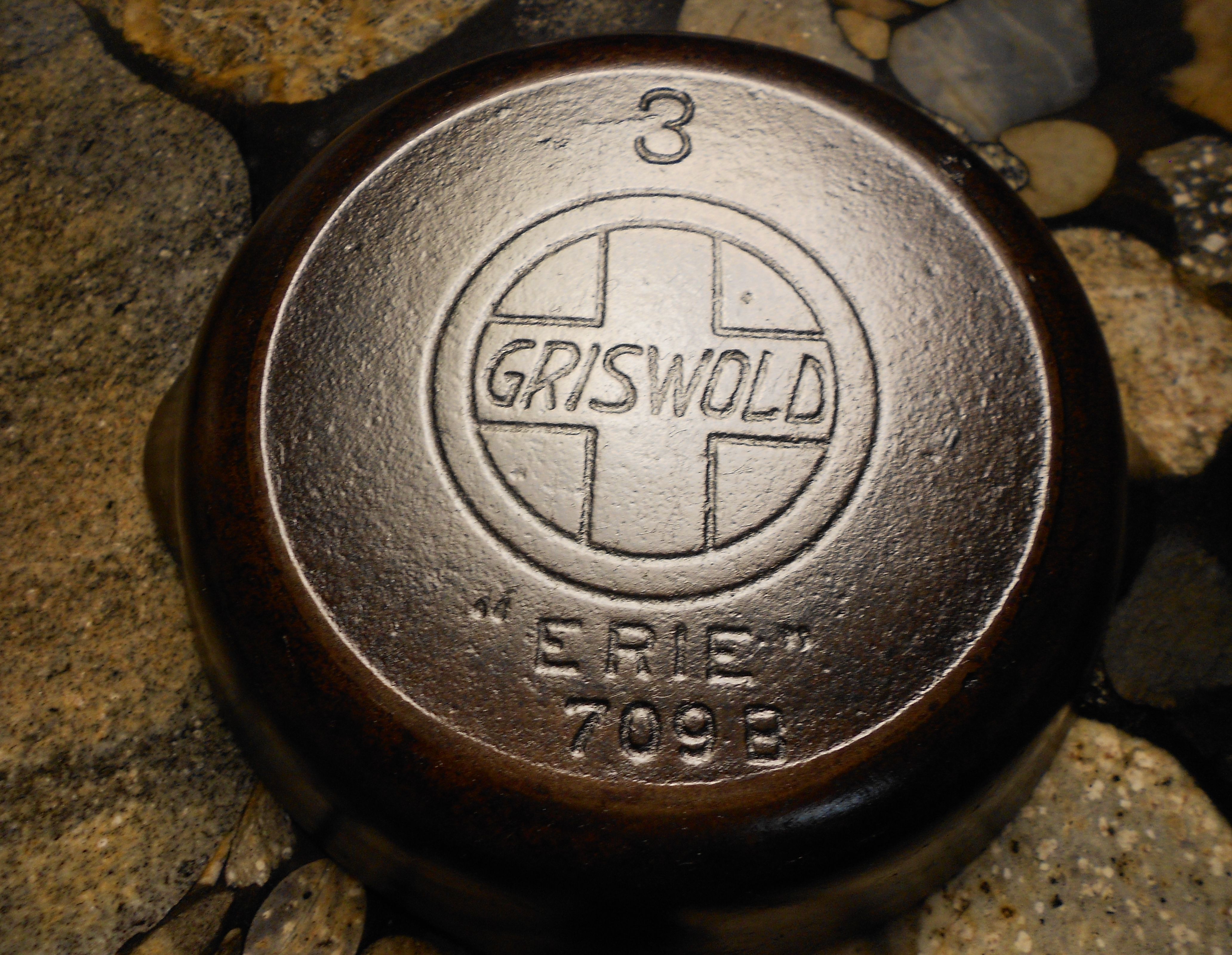 Griswold Cast Iron Skillets with Spider Logos (Image Credits: Wikimedia)