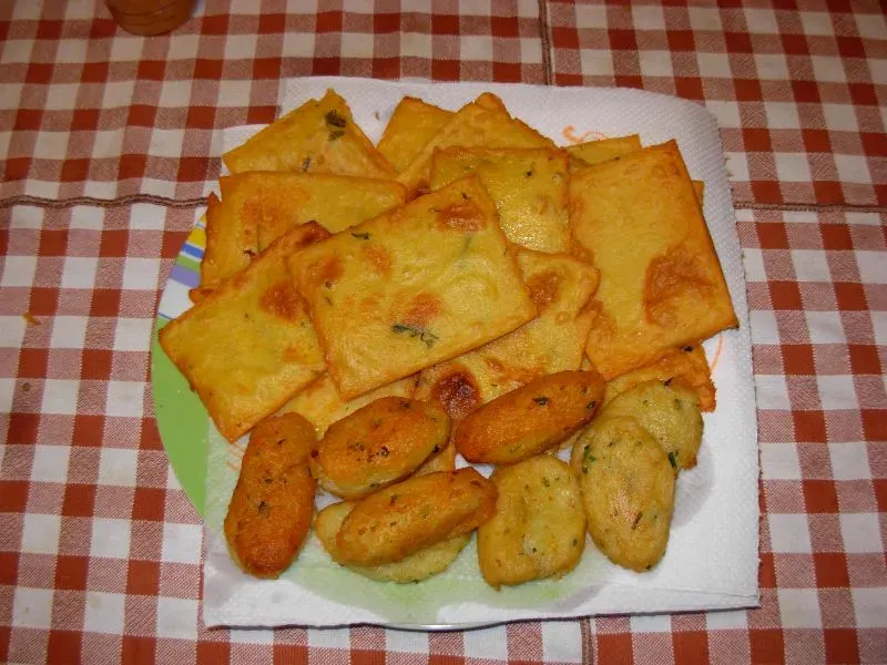 Panelle: Chickpea Fritters from Sicily (Image Credits: Wikimedia)