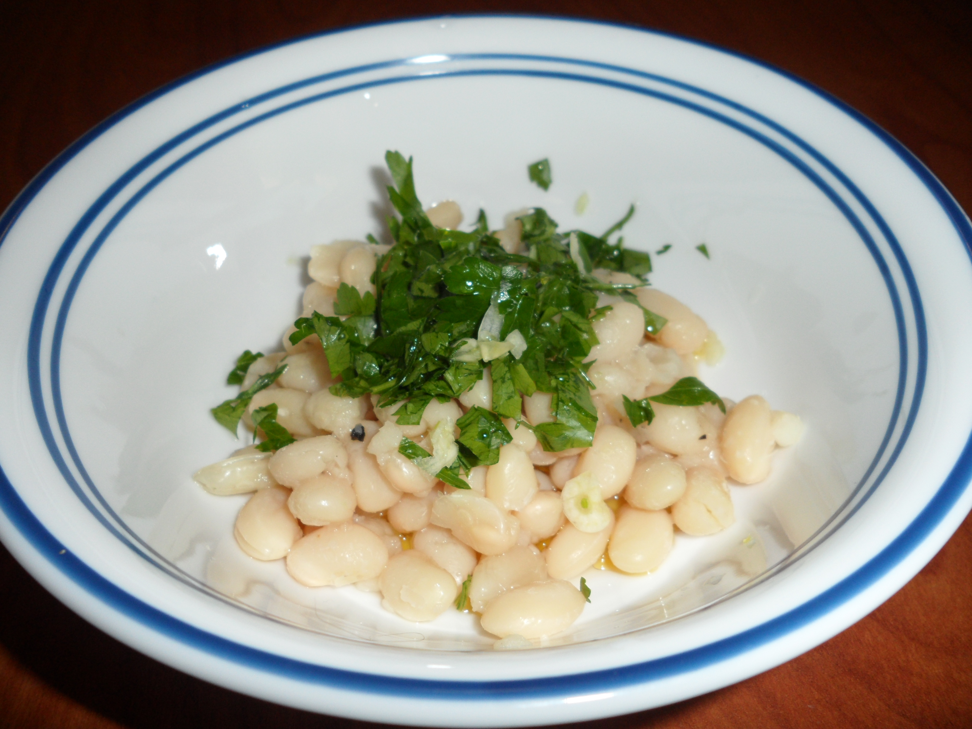 Herbed White Bean Salad That Travels Well (image credits: wikimedia)