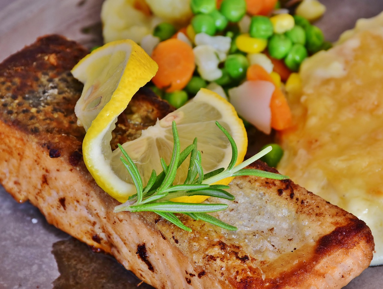 Perfect Air-Fried Salmon in Ten Minutes Flat (image credits: pixabay)