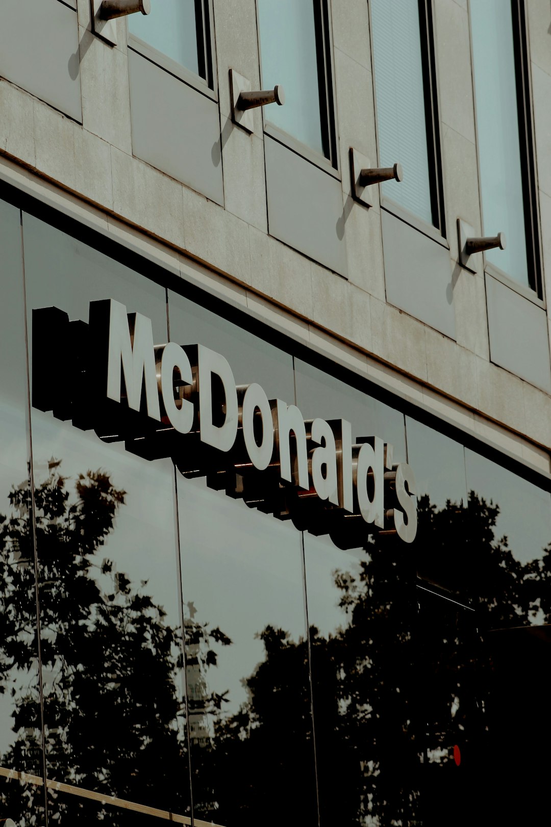McDonald's: The Struggling Giant (image credits: unsplash)