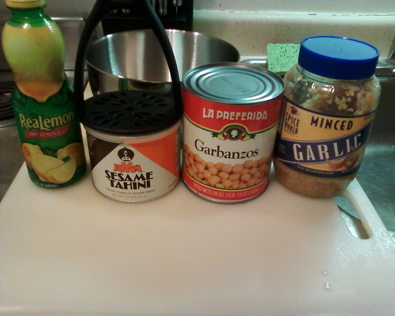 9. Canned Chickpeas: The Plant-Based All-Star (image credits: wikimedia)