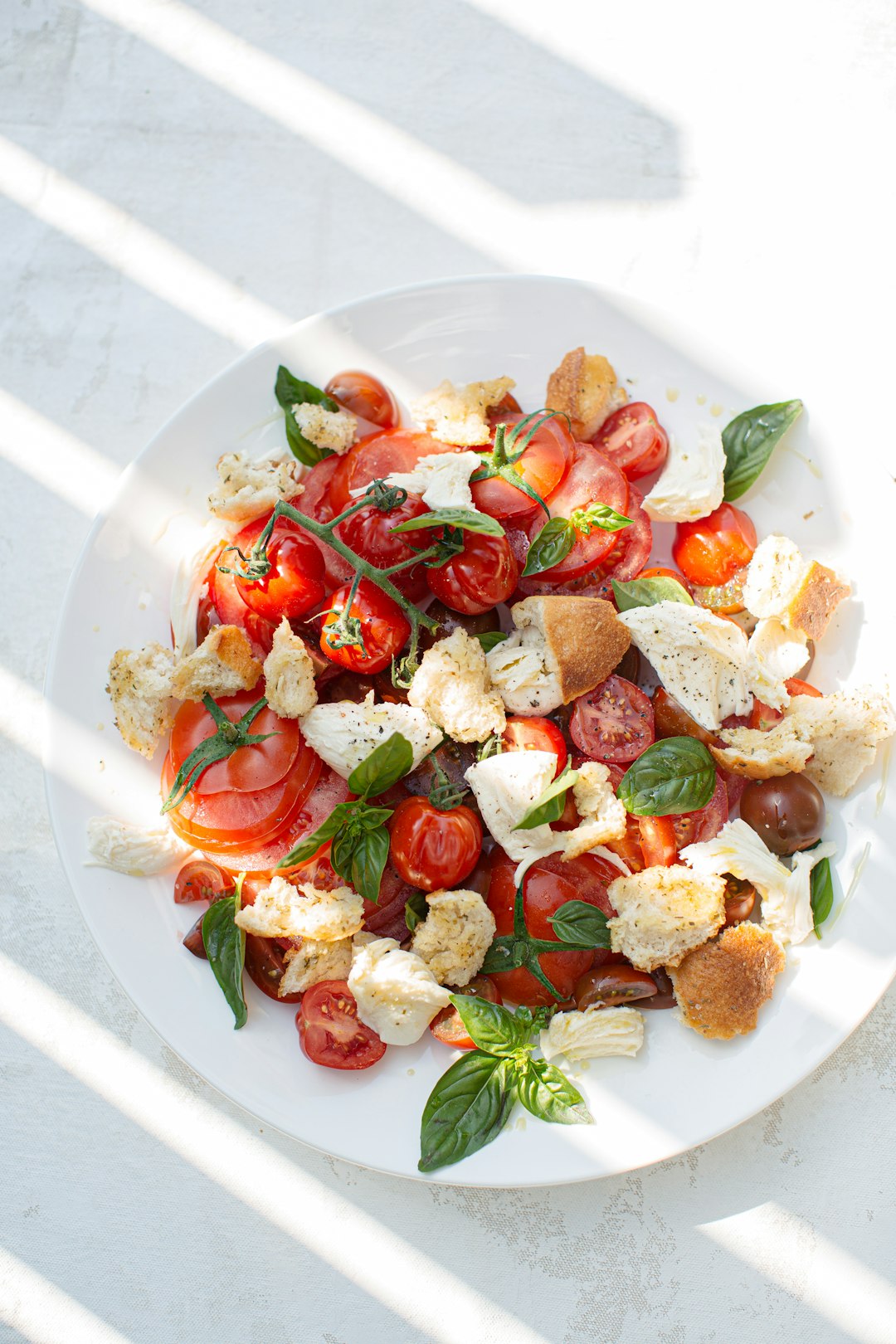 Caprese Salad with Balsamic Glaze (image credits: unsplash)