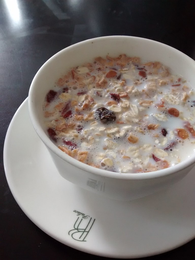 Fortified Cereals and Milk: The Double-Edged Breakfast (image credits: flickr)