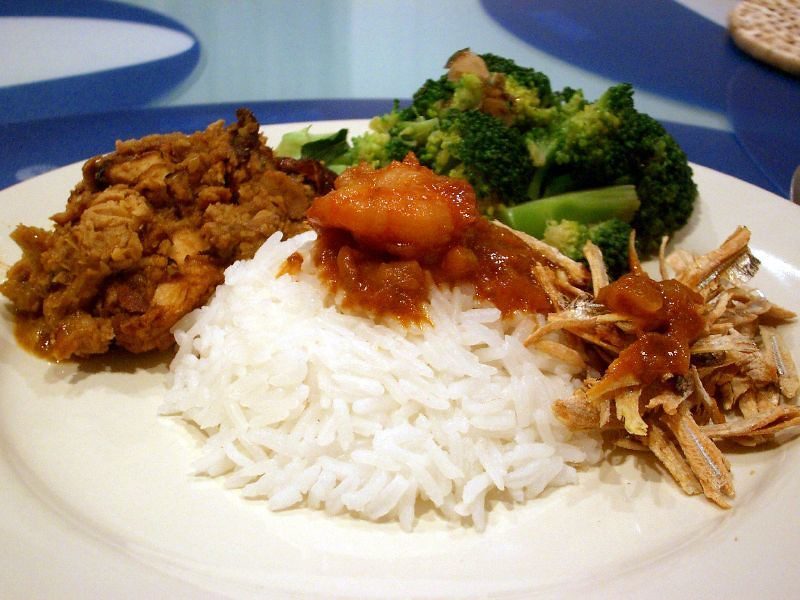 Reheating Large Portions Instead of Individual Servings (Image Credits: Flickr)