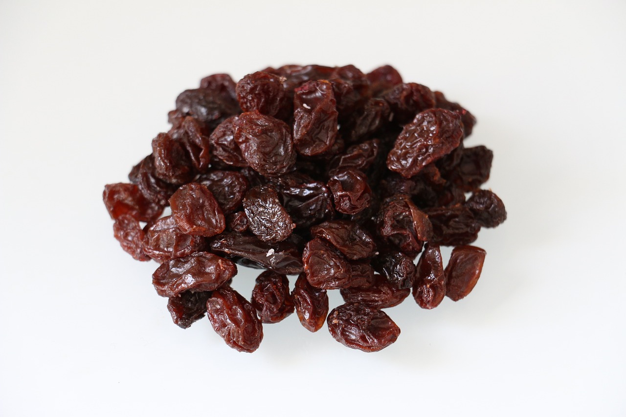 10. Raisins - The Sneaky Portion Trap (image credits: pixabay)