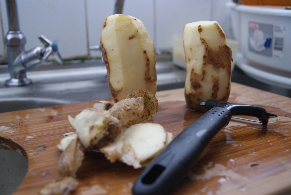 Why Your Grandmother Never Peeled Her Potatoes (image credits: flickr)