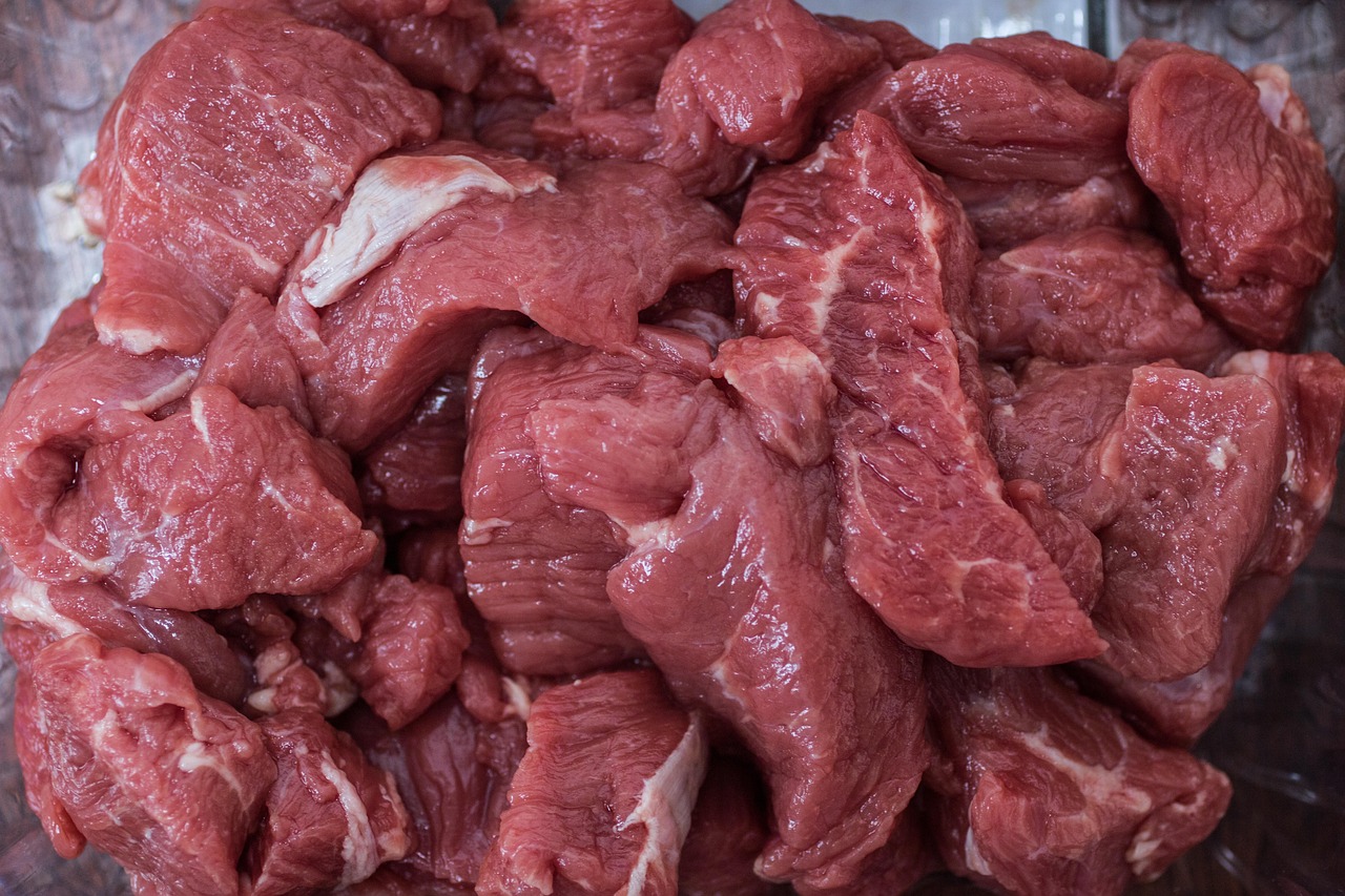Large Portions of Red Meat: Slow Digestion and Fatigue (image credits: pixabay)