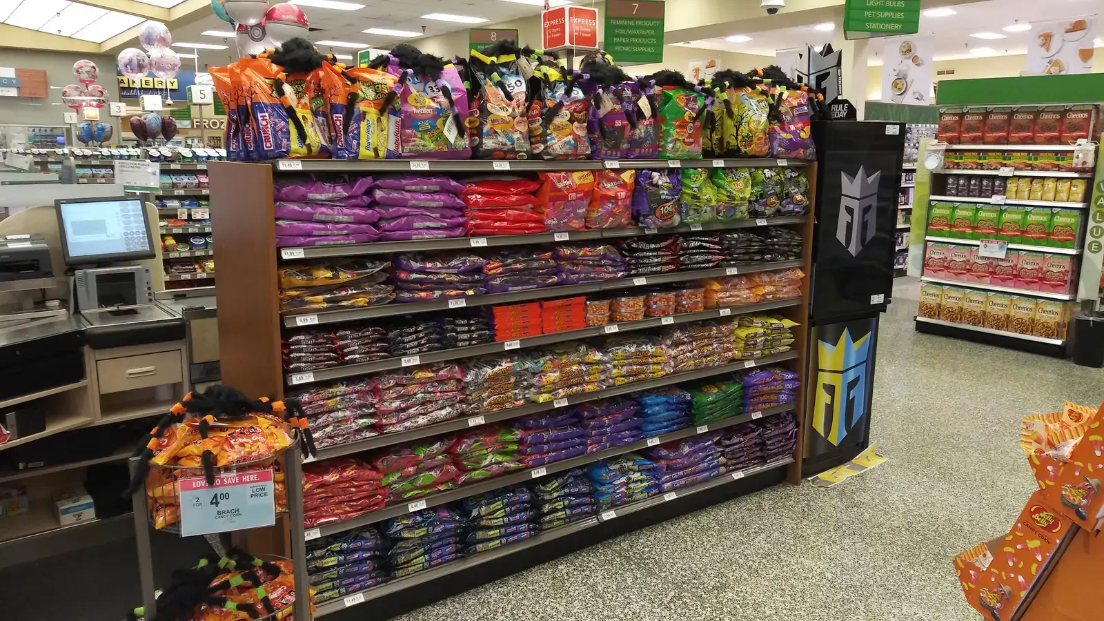 8. Endcap Displays Are Designed to Hijack Your Attention (By MatthewHoobin, CC BY-SA 4.0)