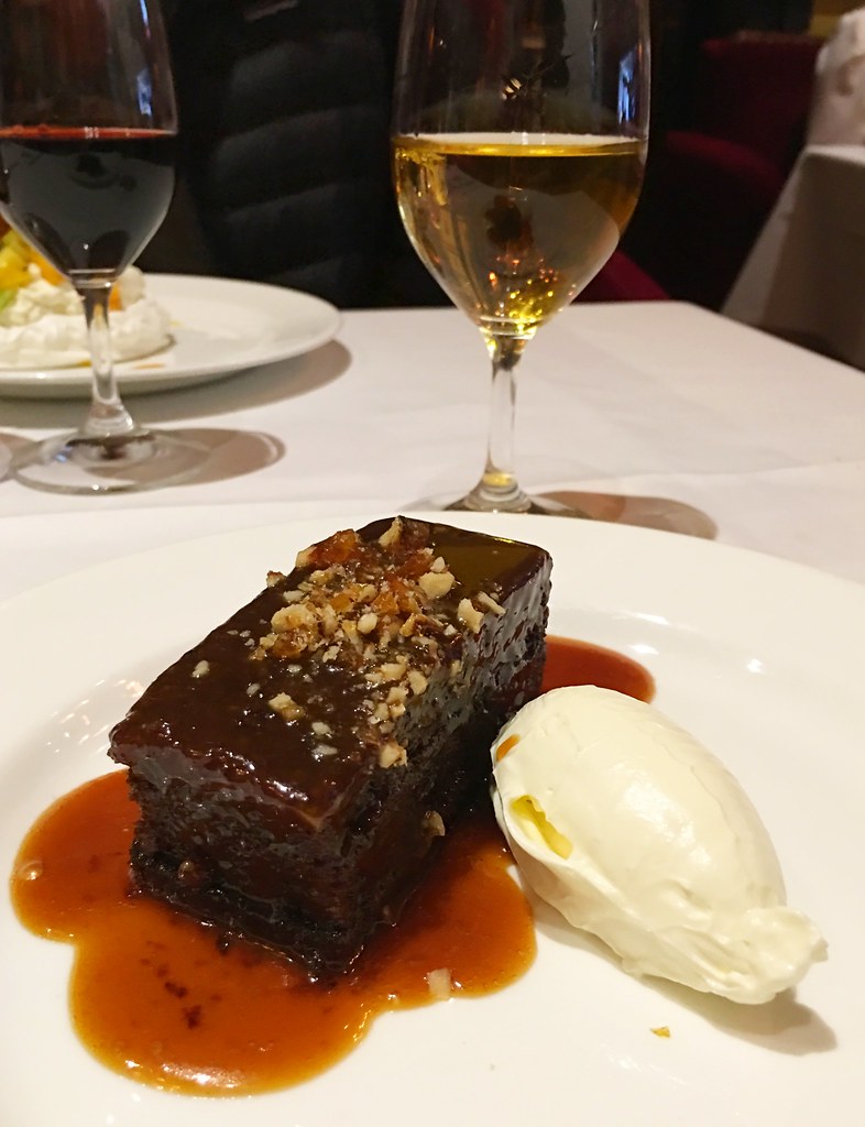 Chain Restaurants and Their Dessert Strategies (image credits: flickr)