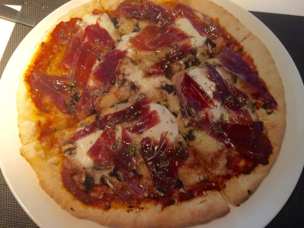 Pizza Hut Personal Pan Pizza (Image Credits: Flickr)