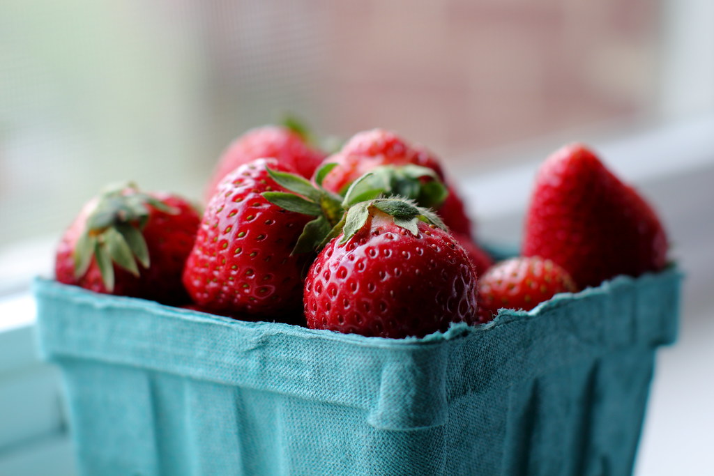 Strawberries: Low-Carb, High Reward (image credits: flickr)