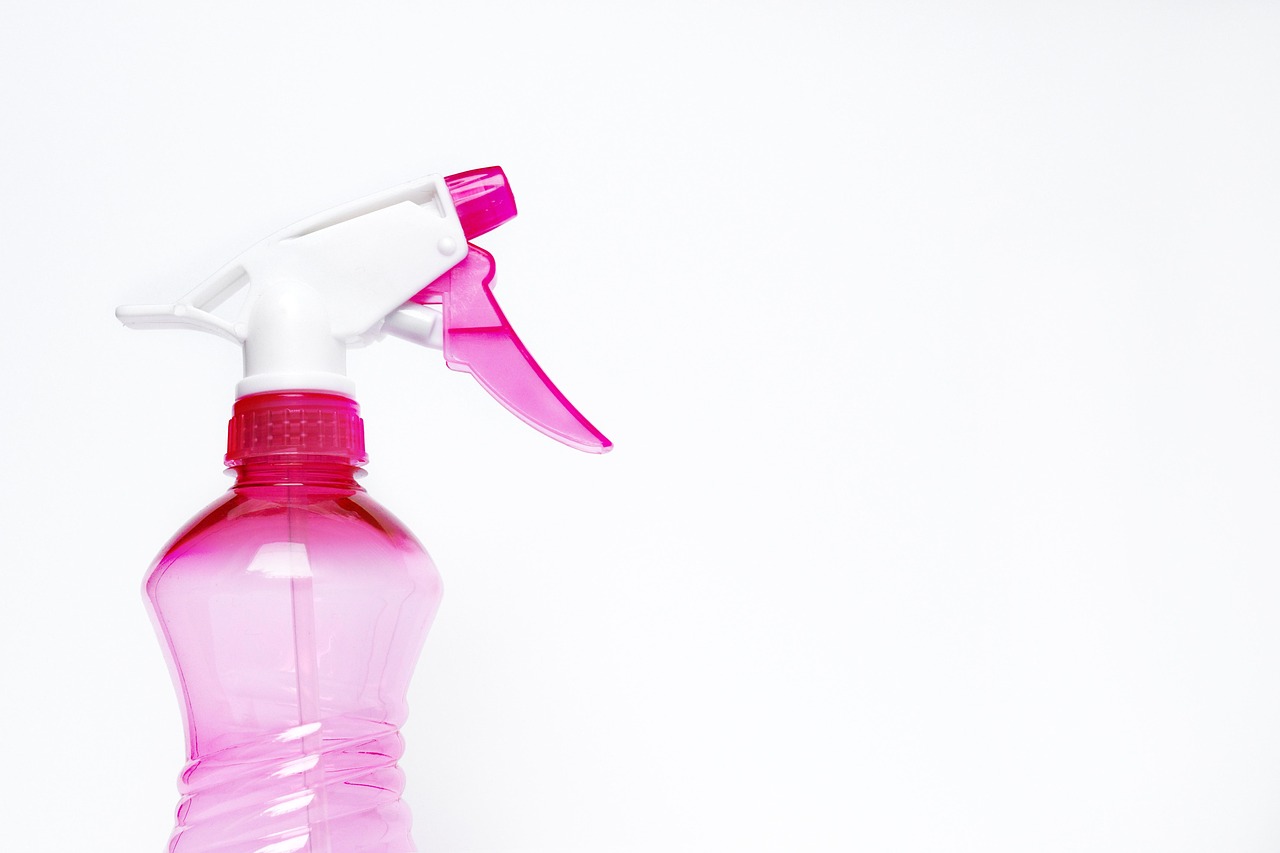 7. Keep a Spray Bottle of Oil Handy (image credits: pixabay)