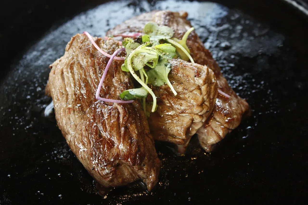 Well-Done Steak: The Quality Cover-Up (Image Credits: Pixabay)