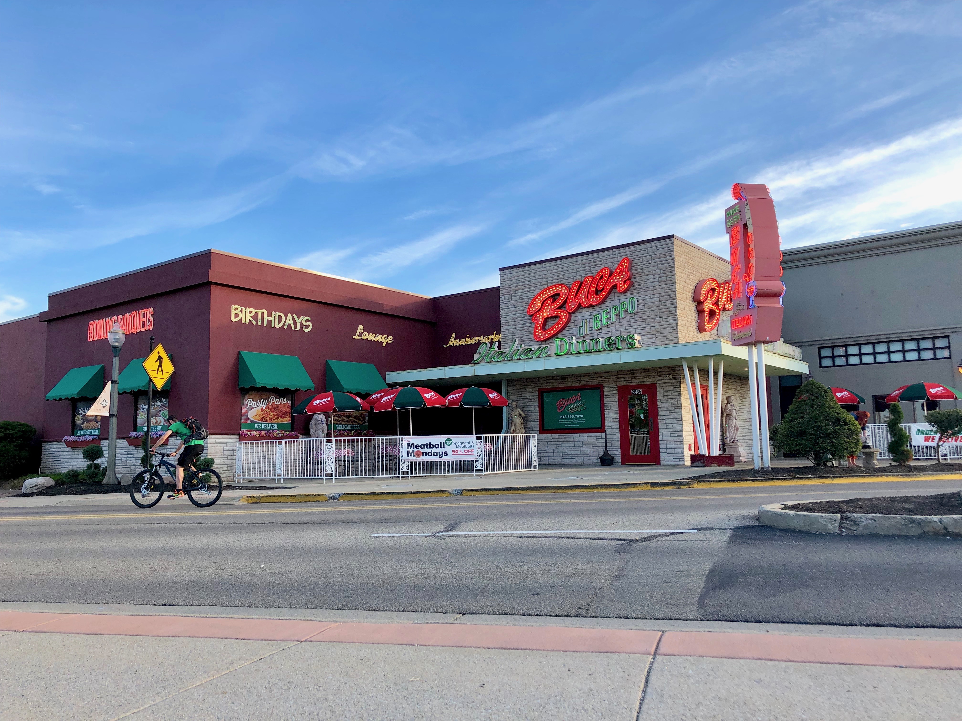 Buca di Beppo's Family-Style Farewell (image credits: By w_lemay, CC0, https://commons.wikimedia.org/w/index.php?curid=88095134)