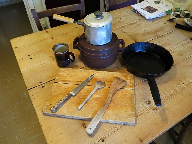 The Risks of Using Old Cookware (image credits: wikimedia)