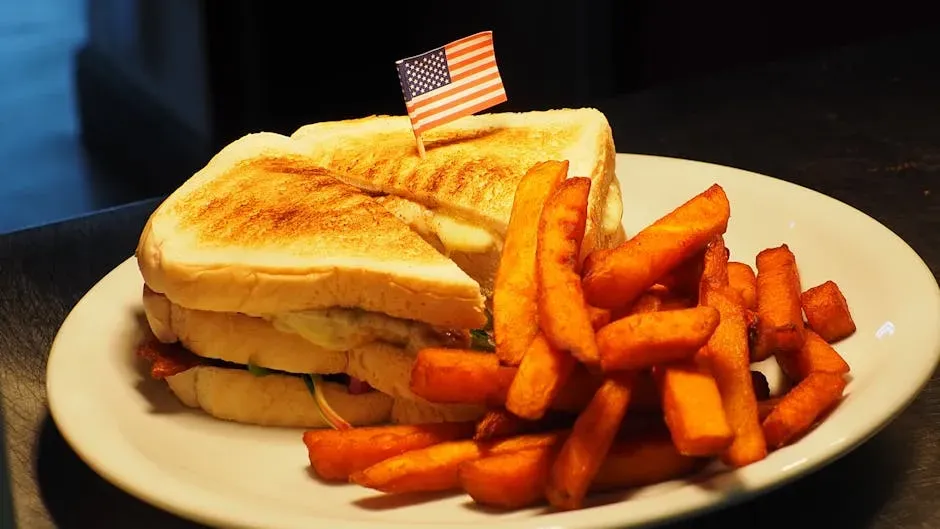 6. Fried Bologna Sandwiches on Processed White Bread (Image Credits: Pexels)