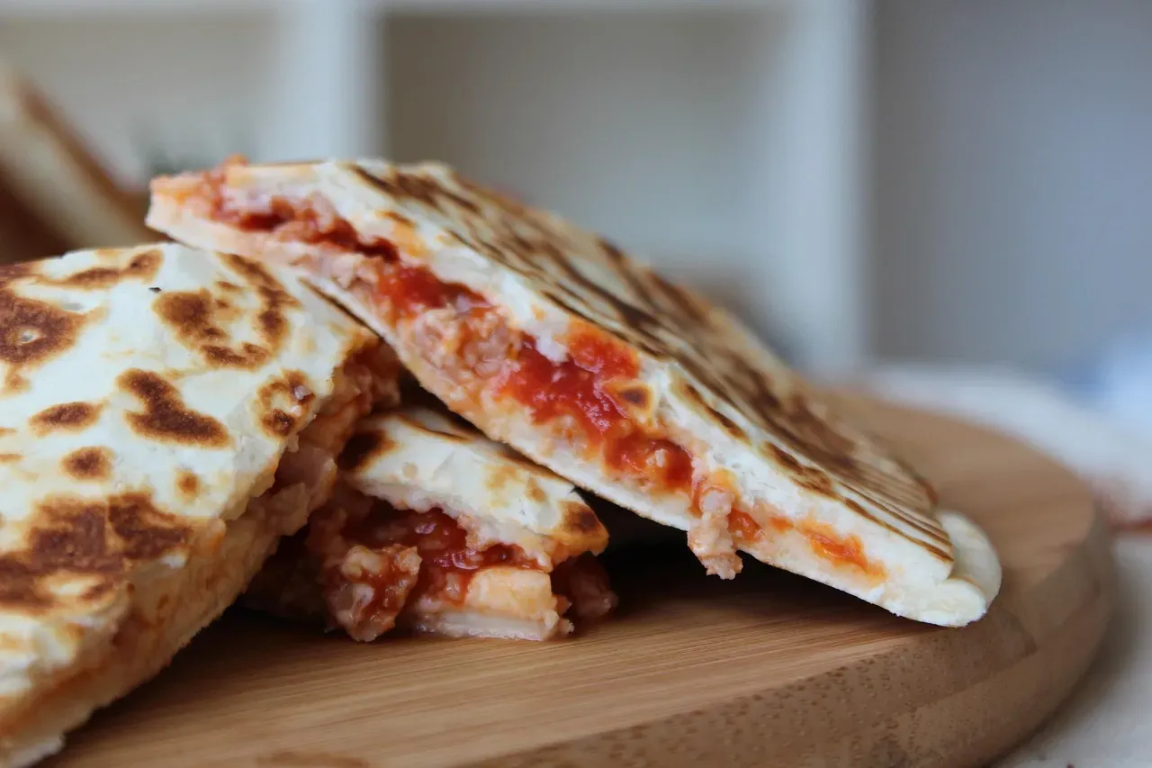 Indian Butter Chicken Calzone (Image Credits: Pixabay)