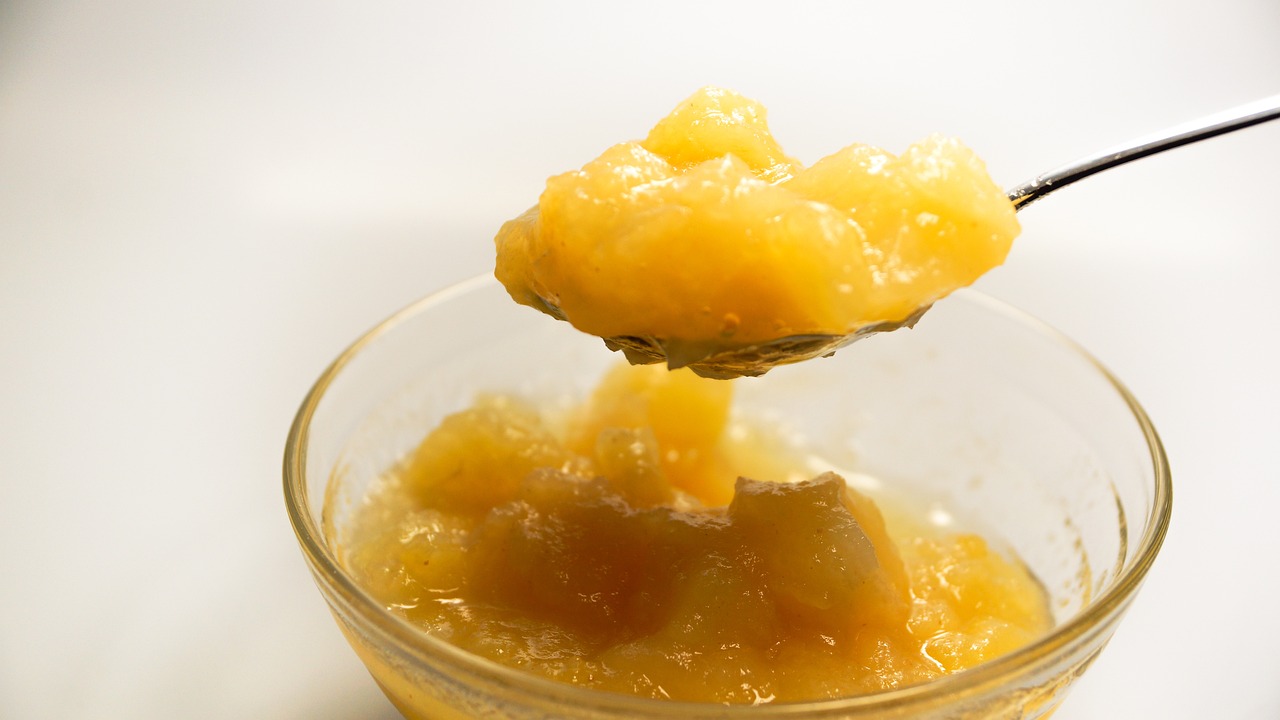 Applesauce: Vitamin-Rich and Easy on the Gut (image credits: pixabay)