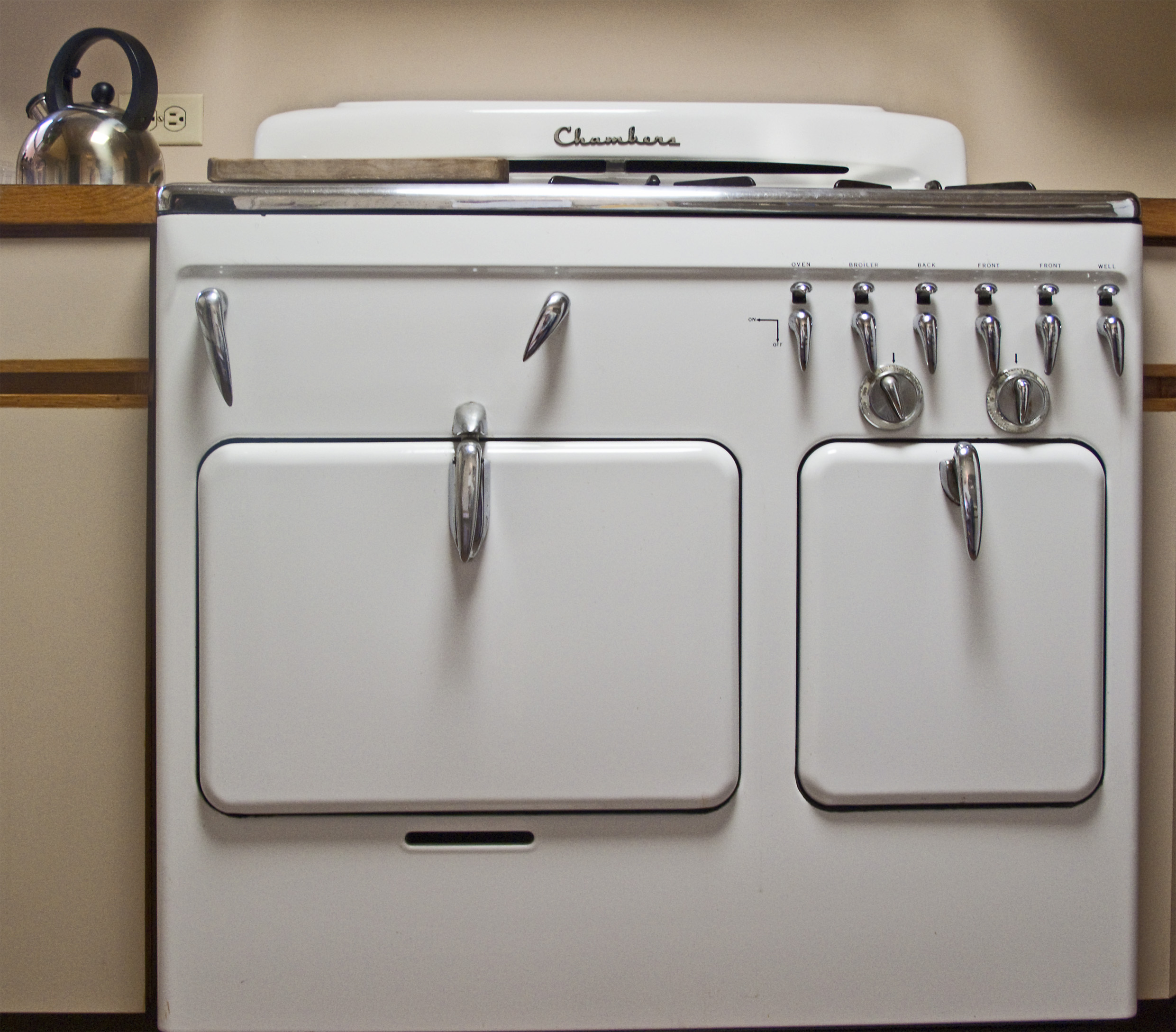 Wedgewood Ranges with Superior Broiler Design (Image Credits: Wikimedia)