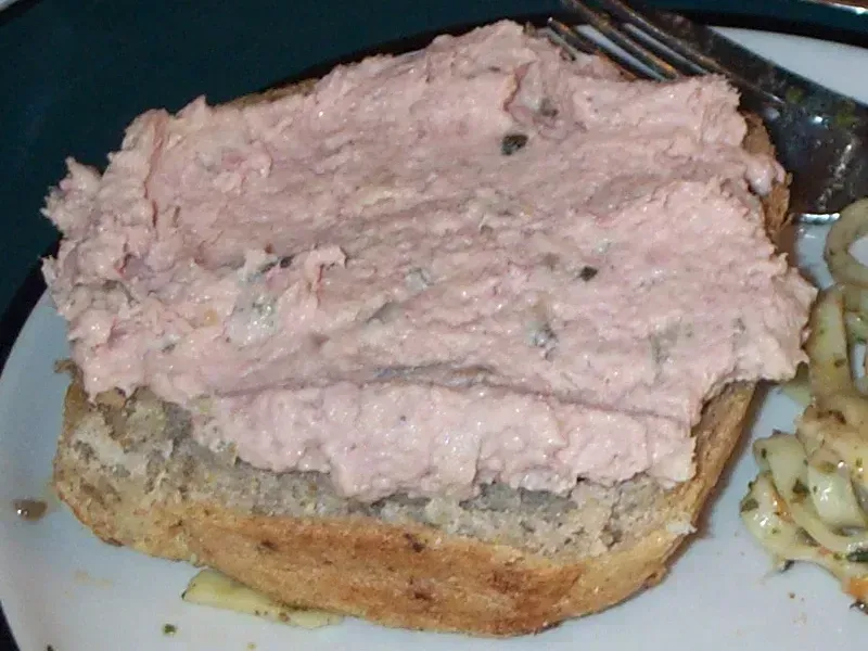 Ham Salad on a Bakery Roll (Image Credits: Wikimedia)
