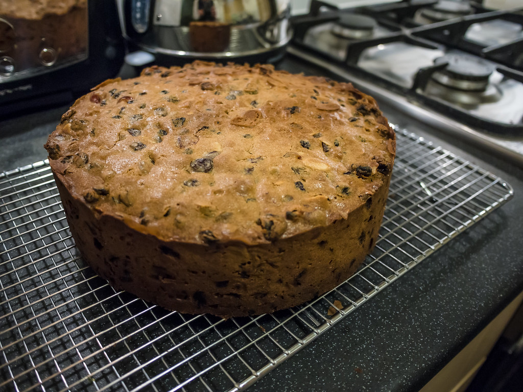 The Temperature Staging Secret That Makes Cakes Ridiculously Moist (image credits: flickr)