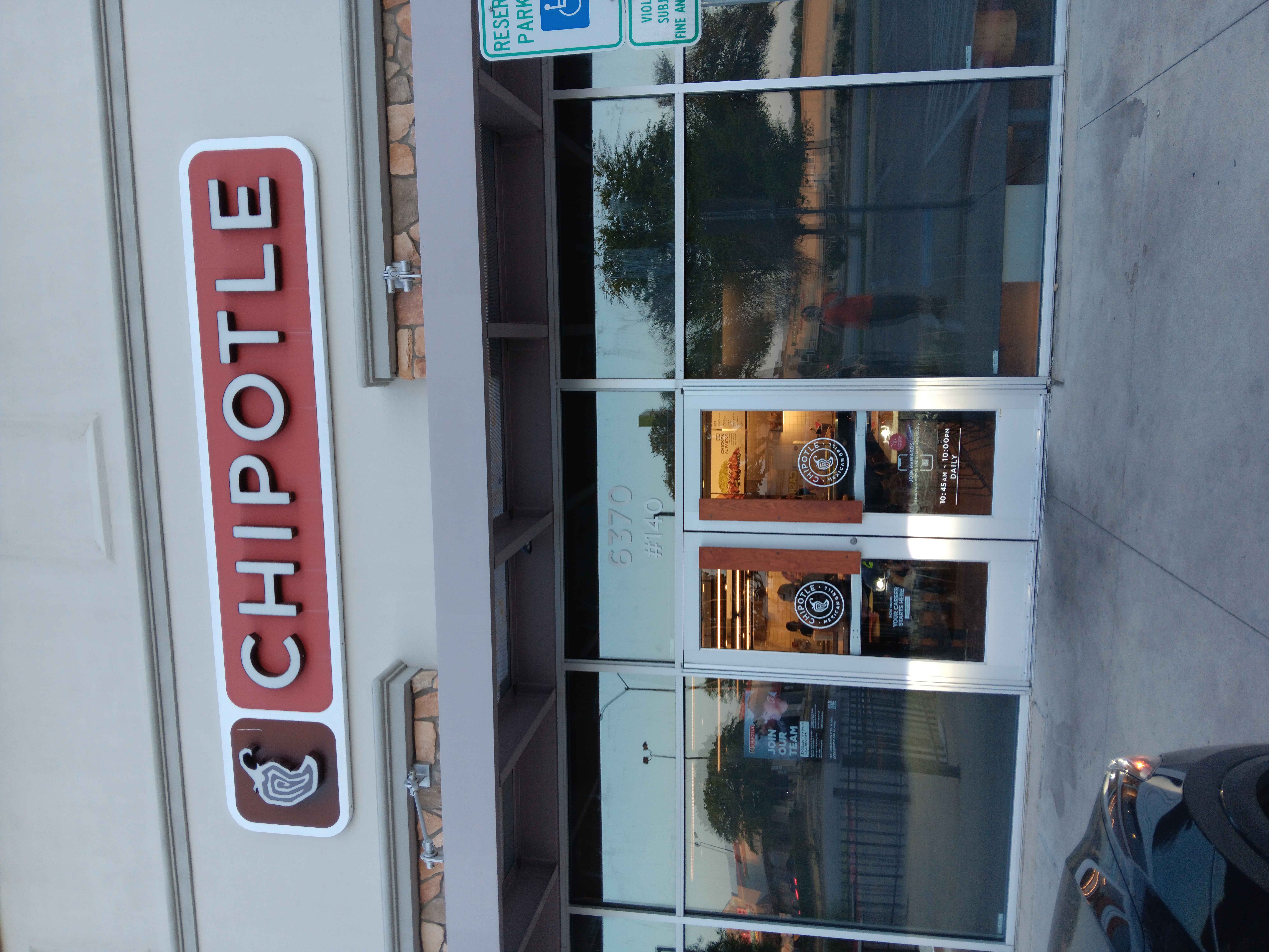 Chipotle Keeps Rolling Despite the Challenges (image credits: wikimedia)