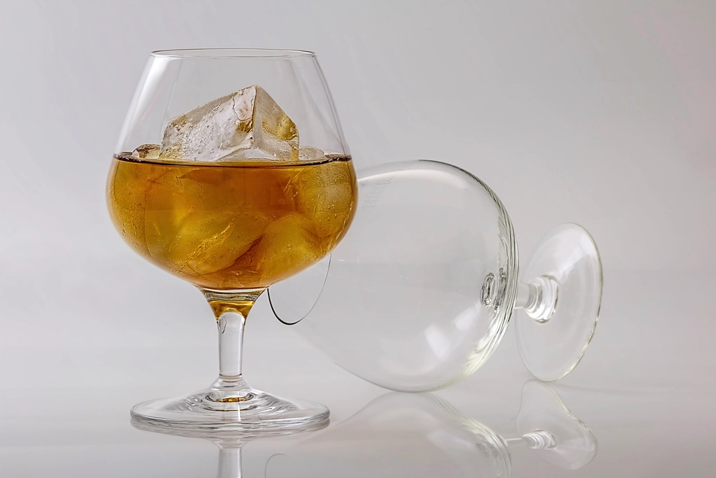 Freeze Leftover Wine in Ice Cube Trays (image credits: rawpixel)