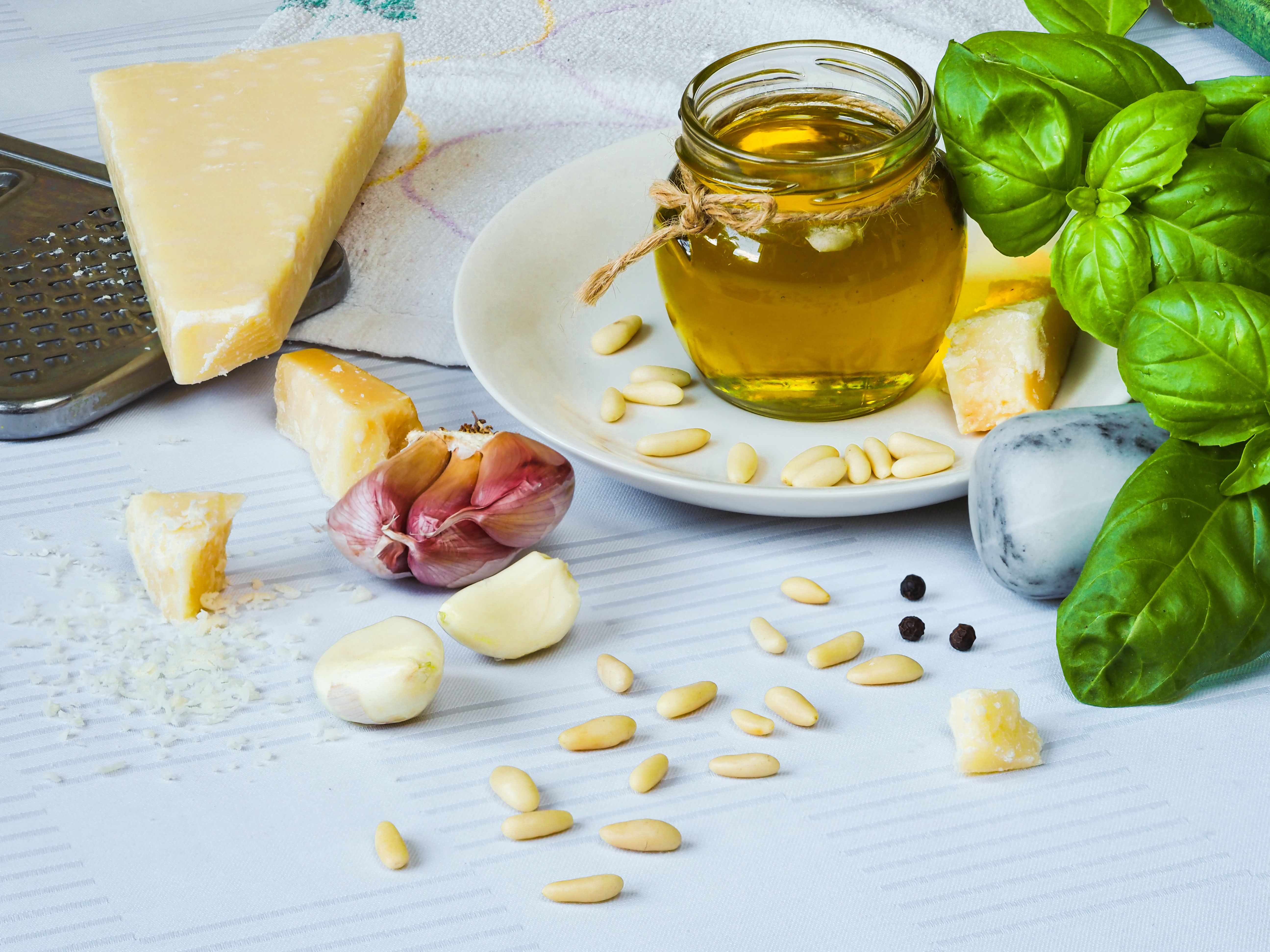 Basil-Infused Olive Oil (image credits: wikimedia)