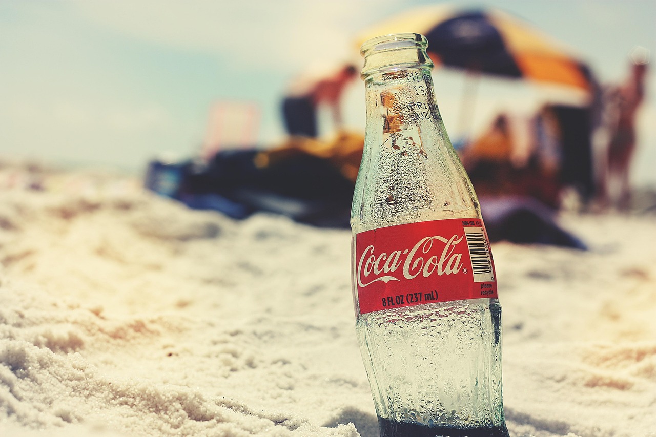 Applied Color Label Bottles: The 1940s Innovation (image credits: pixabay)
