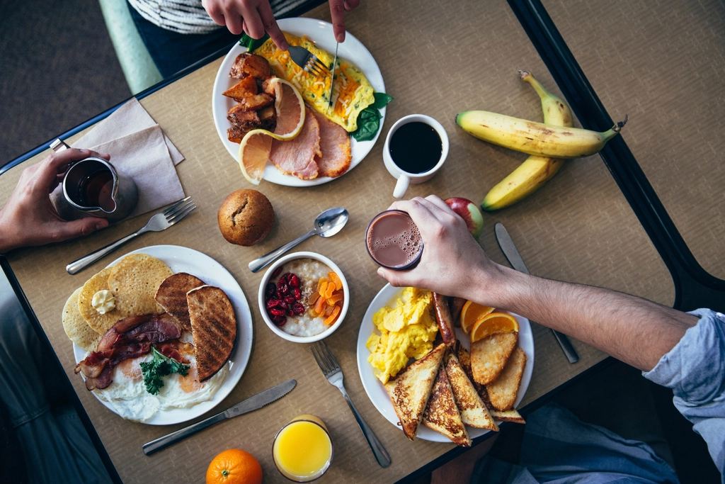 Sunday Brunch at Home (image credits: rawpixel)