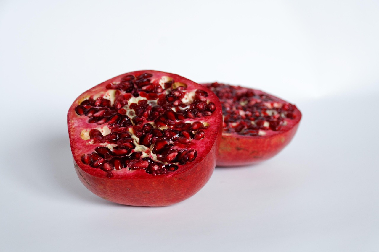 Pomegranates: The Ancient Elixirs (image credits: pixabay)