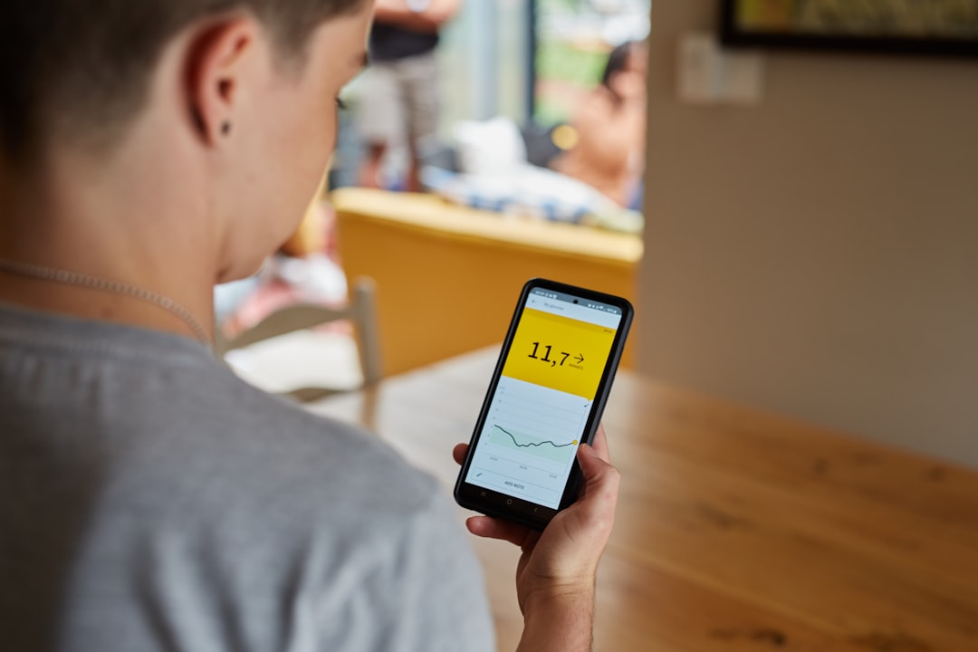 Leveraging Technology for Real-Time Blood Sugar Feedback (image credits: unsplash)