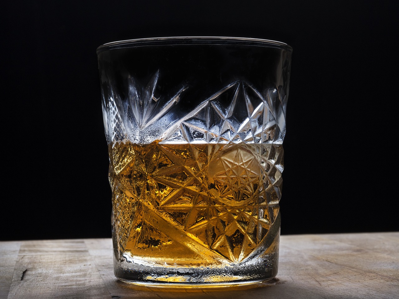 Whiskey: American Spirit, International Tensions (image credits: pixabay)