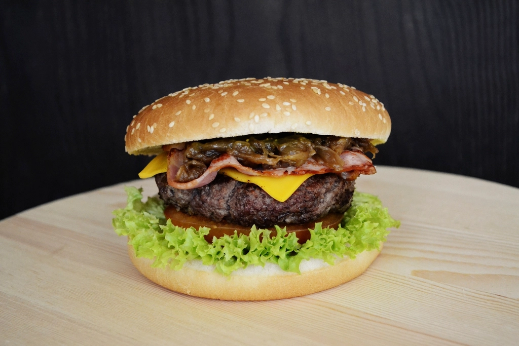 The Humble Hamburger Takes Its Place (image credits: rawpixel)